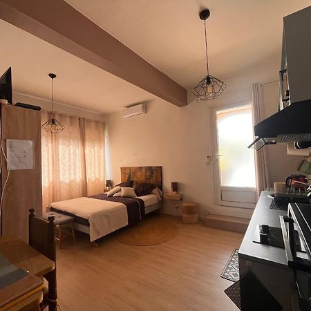 Studio Cosy Avec Piscine Dans Une Villa Saint-Denis Exterior foto