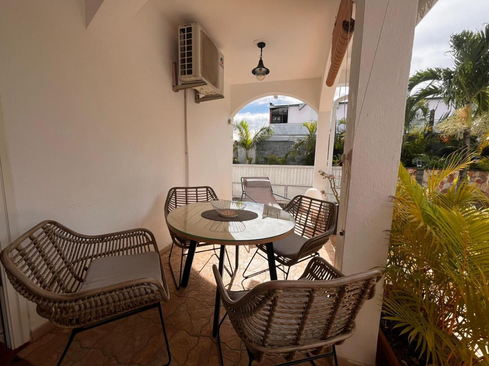 Studio Cosy Avec Piscine Dans Une Villa Saint-Denis Exterior foto